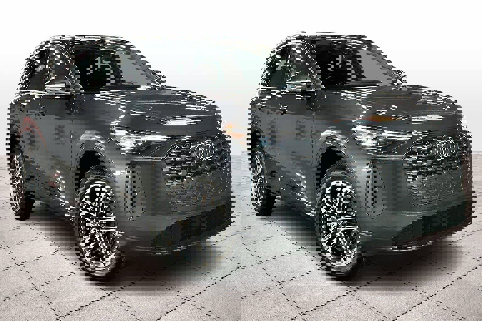 Used 2025 Audi Q5 Premium Plus w/ Premium Plus image 2