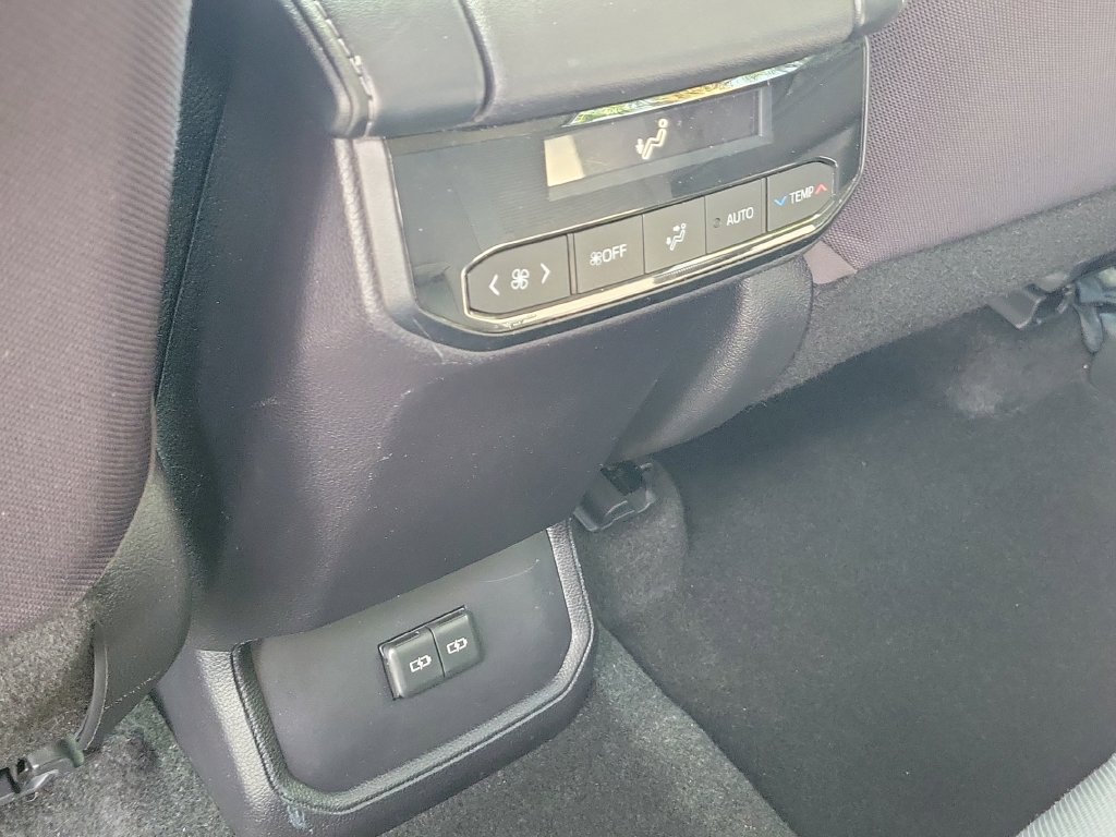 Used 2023 Toyota Highlander LE FWD image 19