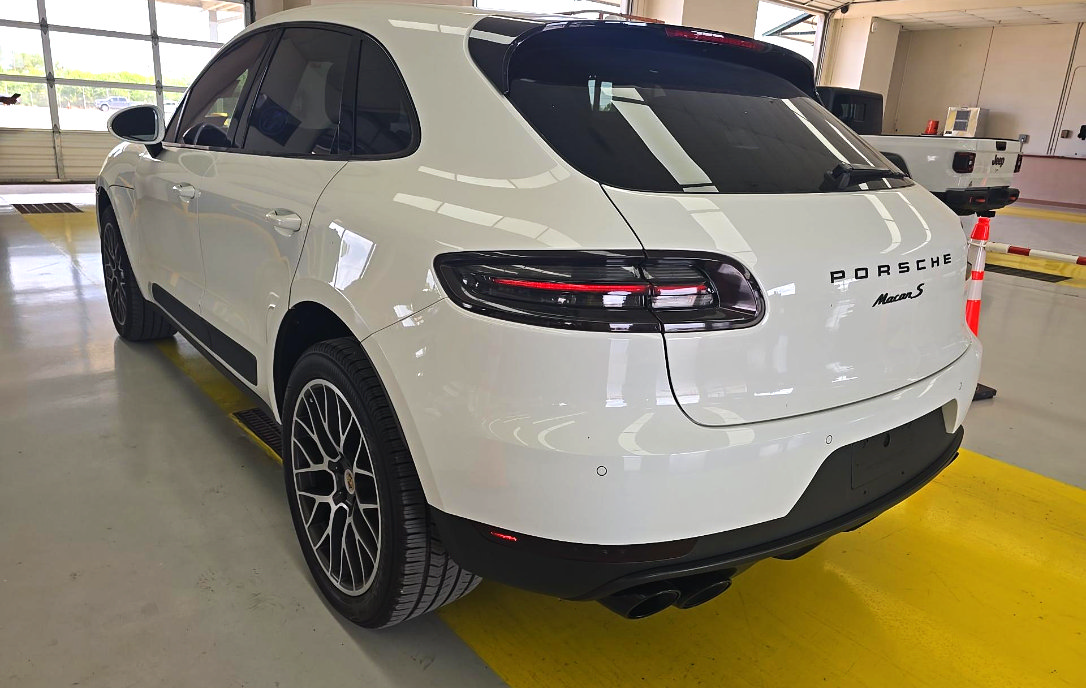 Used 2017 Porsche Macan S AWD/4WD image 4