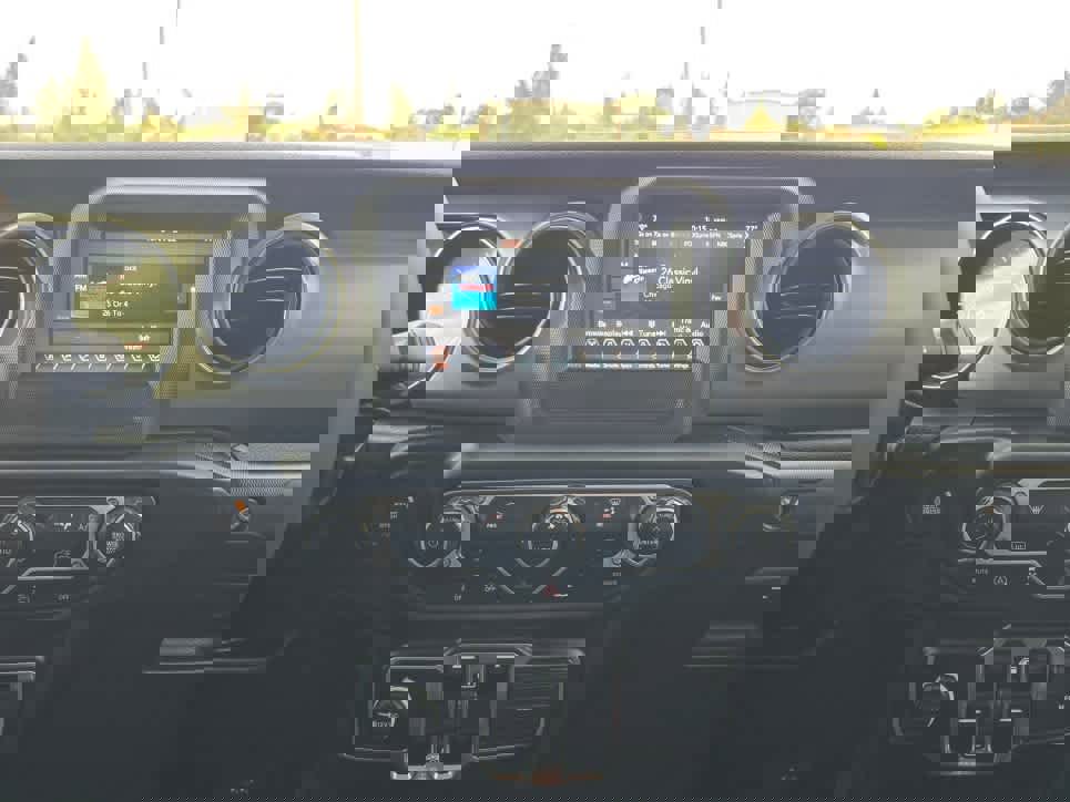 Used 2023 Jeep Gladiator Sport image 12