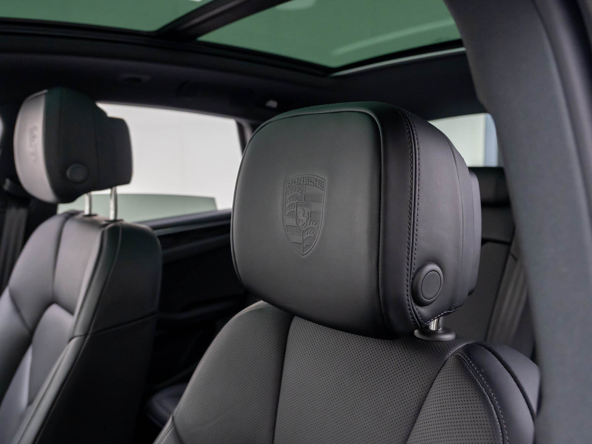 Used 2026 Porsche Macan AWD/4WD image 19