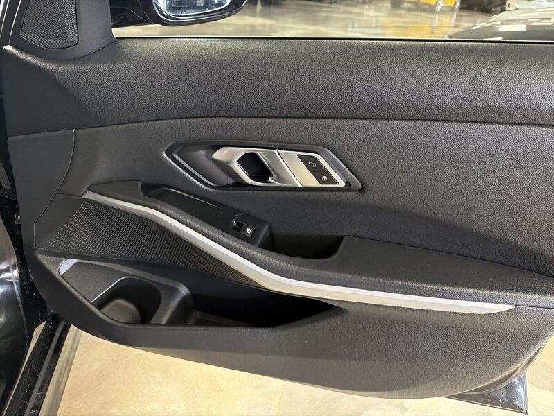 Used 2019 BMW 330i Sedan w/ Convenience Package RWD image 38