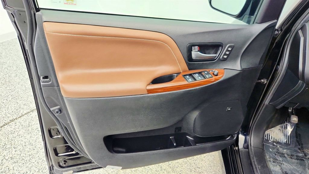 Used 2020 Toyota Sienna Limited Premium image 11
