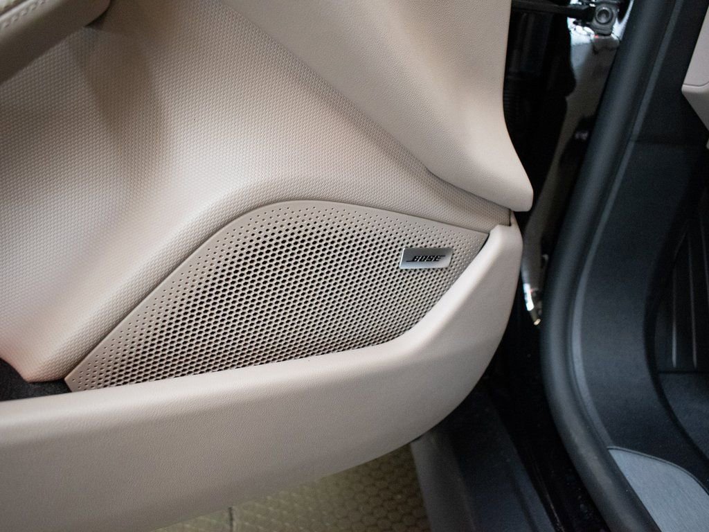 Used 2025 Porsche Taycan image 20