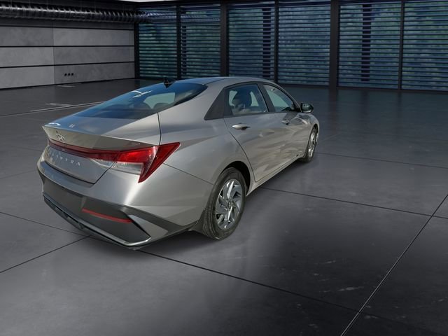 Used 2024 Hyundai Elantra SEL FWD image 8