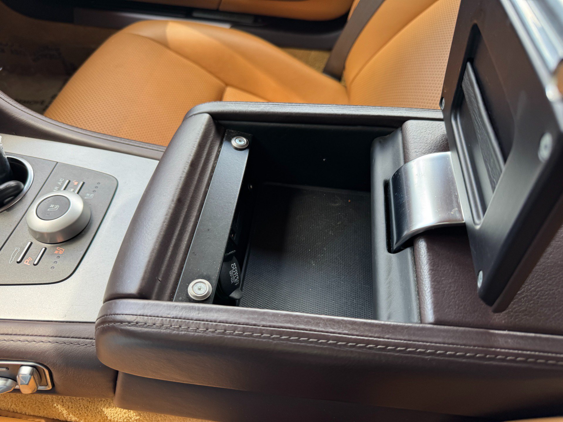 Used 2011 Aston Martin Rapide RWD image 40
