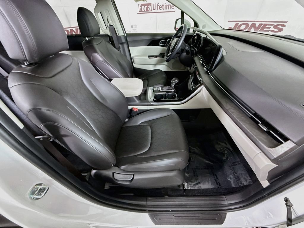 Certified 2024 Kia Carnival EX FWD image 34