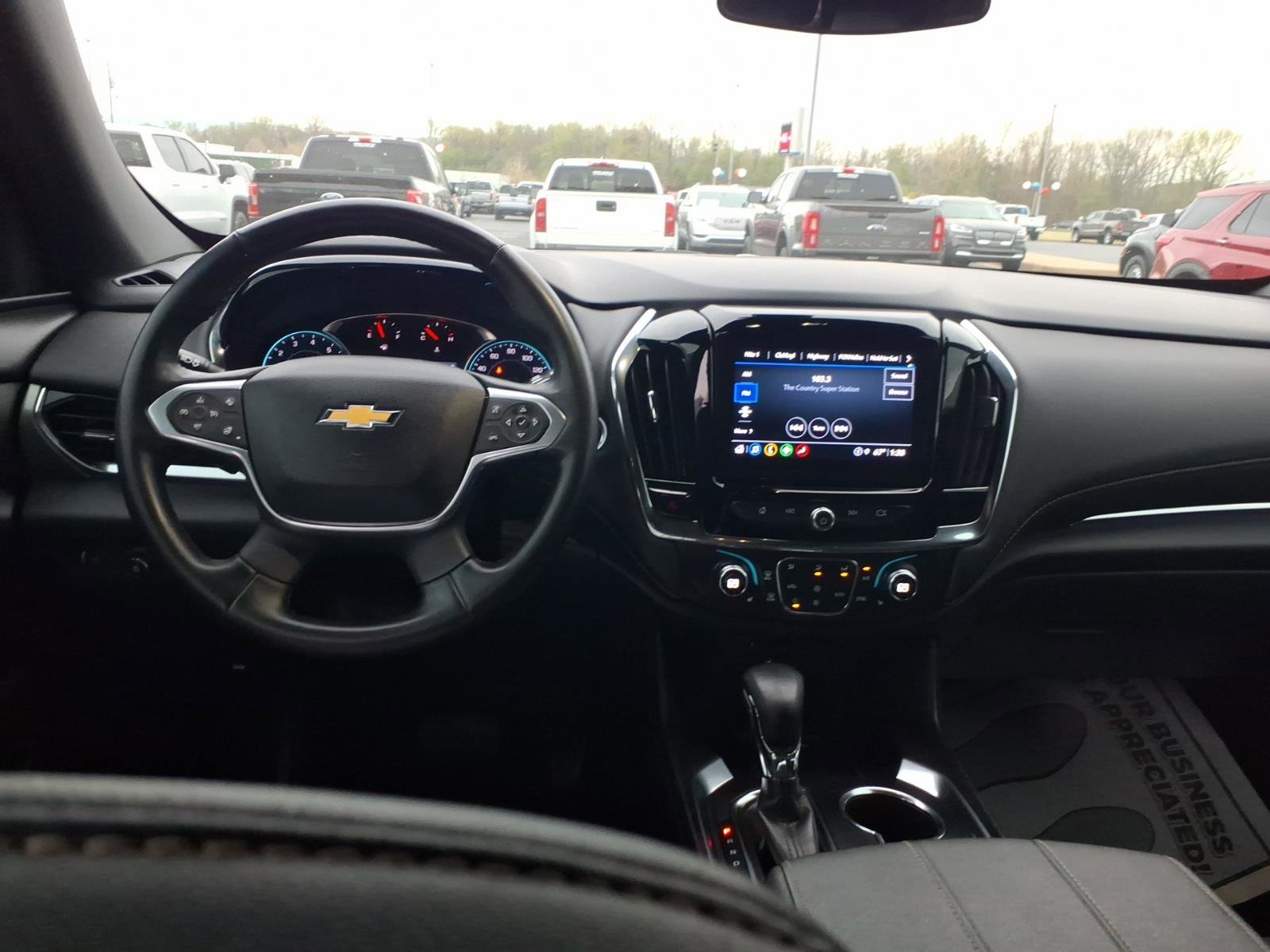 Used 2023 Chevrolet Traverse LT FWD image 12