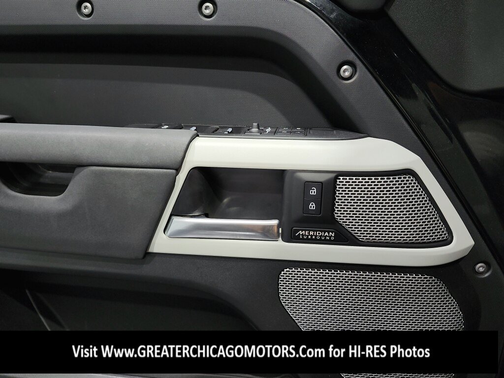 Used 2023 Land Rover Defender 130 SE AWD/4WD image 31