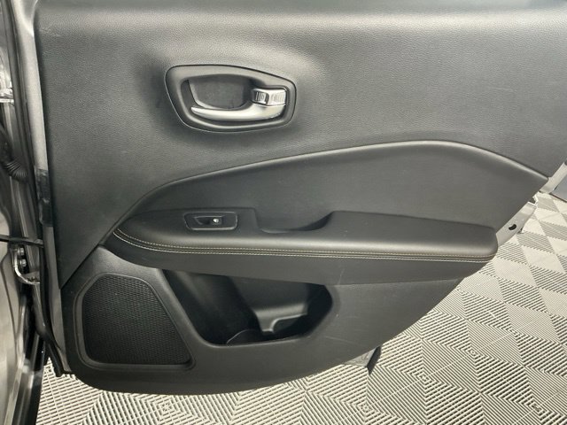 Used 2019 Jeep Compass Latitude AWD/4WD image 11