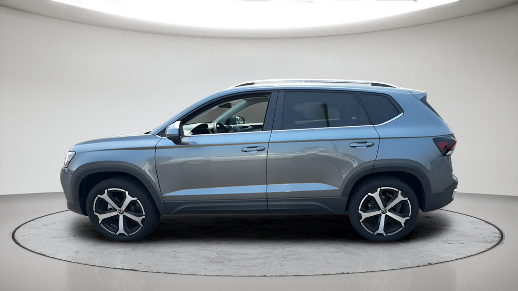 Used 2025 Volkswagen Taos SEL AWD/4WD image 11