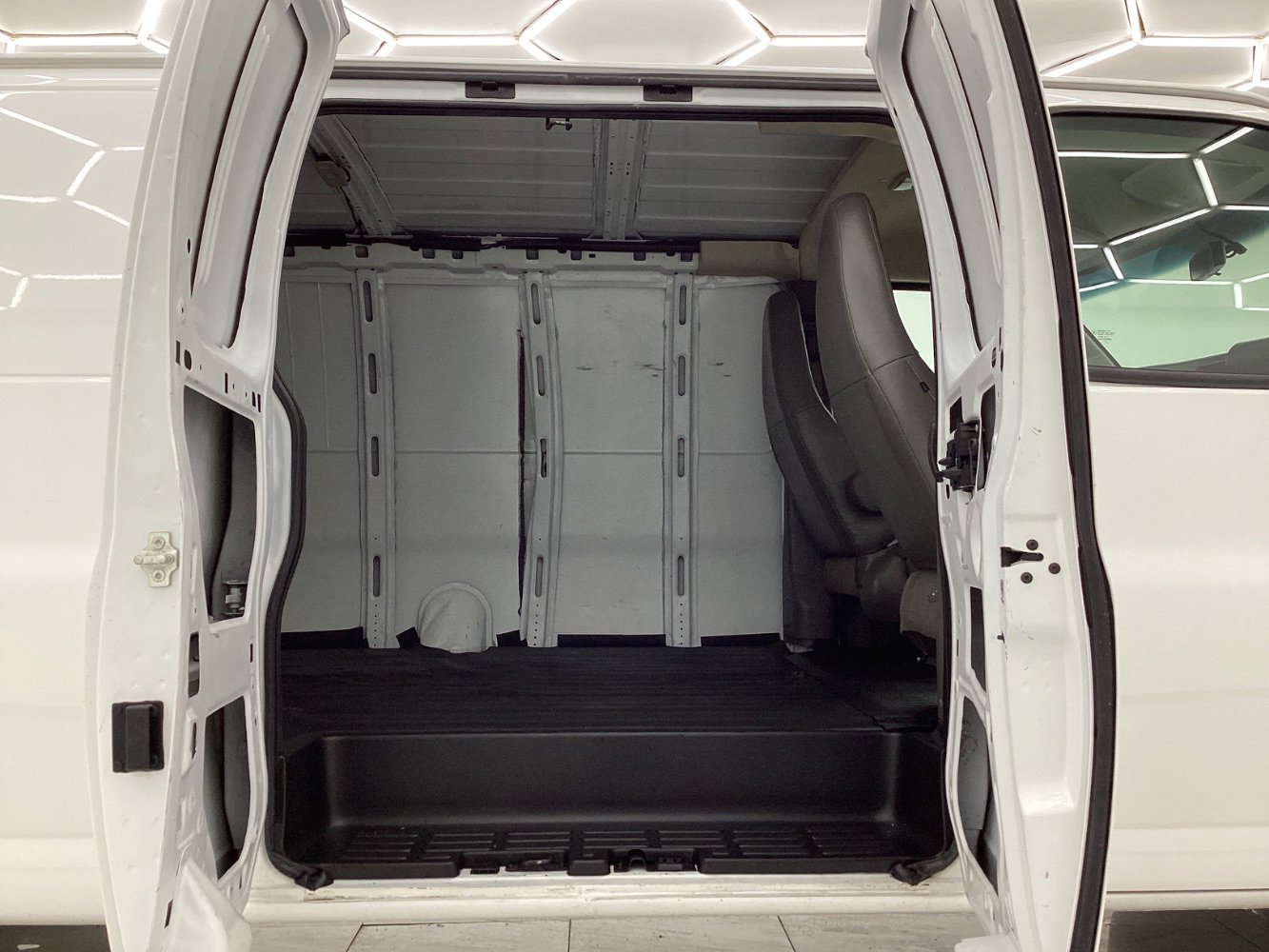 Used 2022 Chevrolet Express 2500 Extended w/ Driver Convenience Package image 21