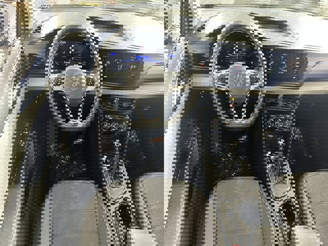 Used 2024 Volkswagen Taos SE image 21