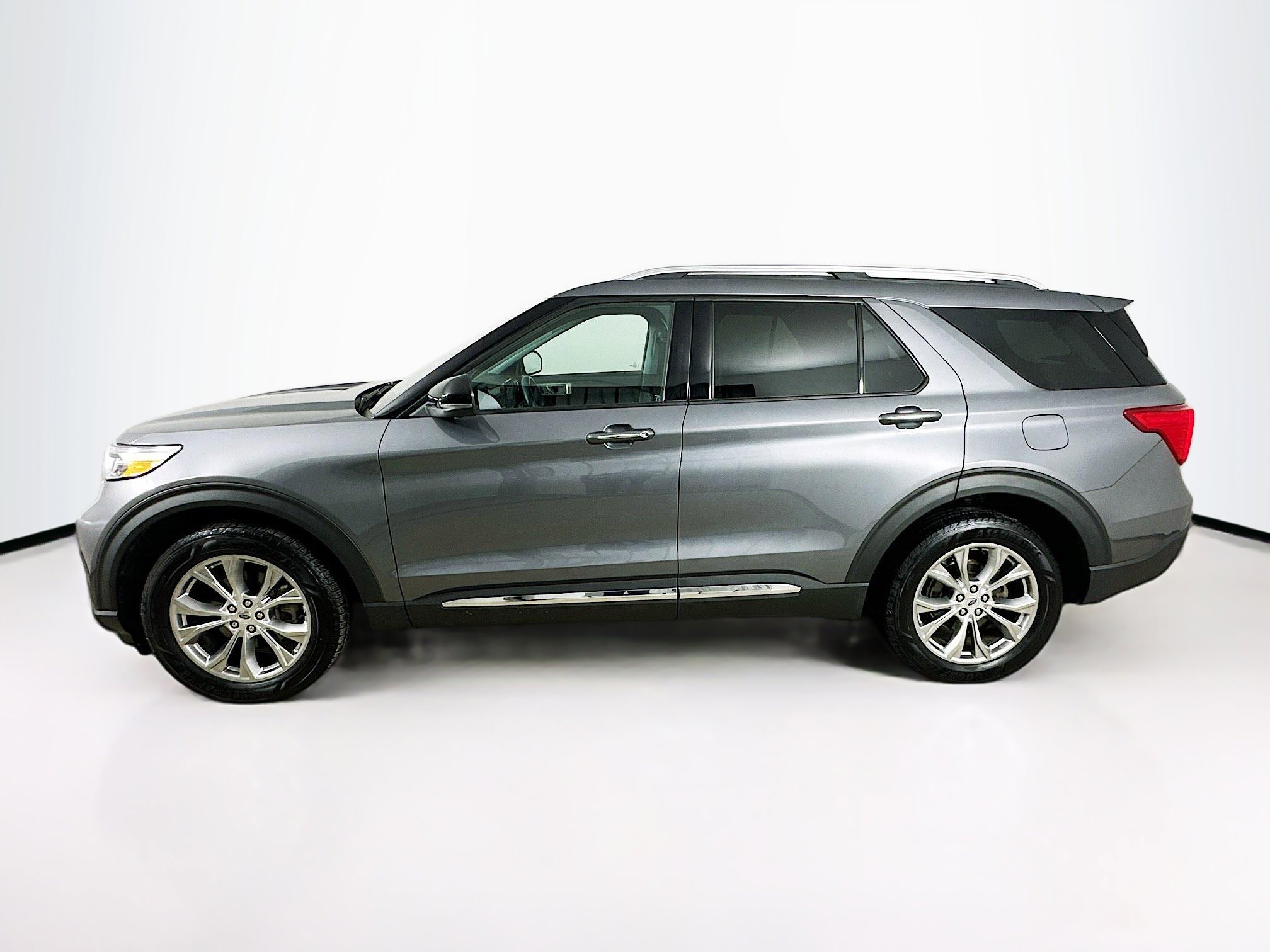 Used 2021 Ford Explorer Limited w/ Equipment Group 301A image 8