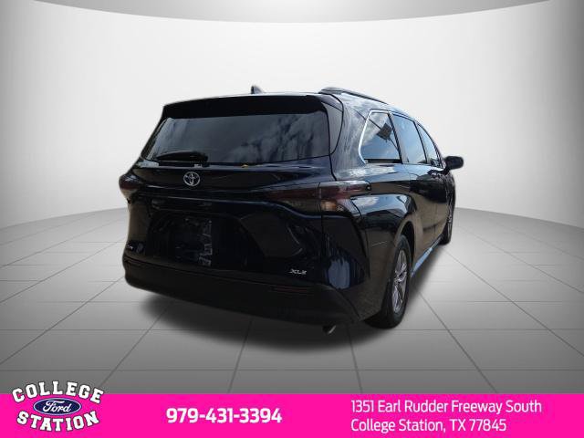 Used 2025 Toyota Sienna XLE FWD image 6