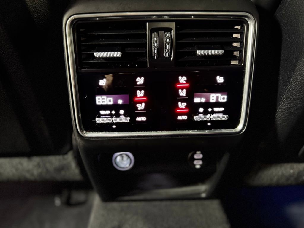Used 2023 Porsche Cayenne Platinum Edition w/ Towing Package w/o Tow Ball image 20