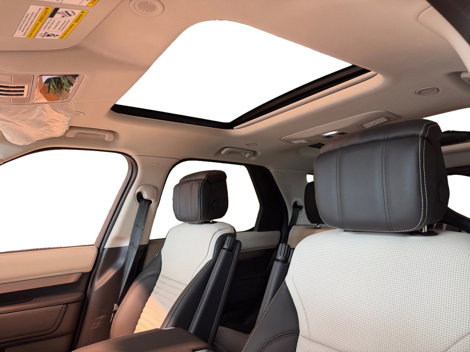 New 2026 Land Rover Discovery Limited Edition image 11