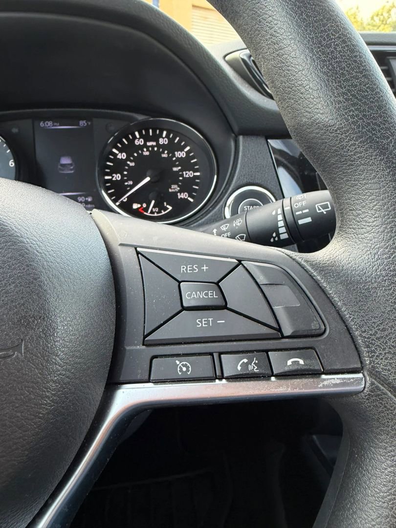 Used 2017 Nissan Rogue Sport SV FWD image 22