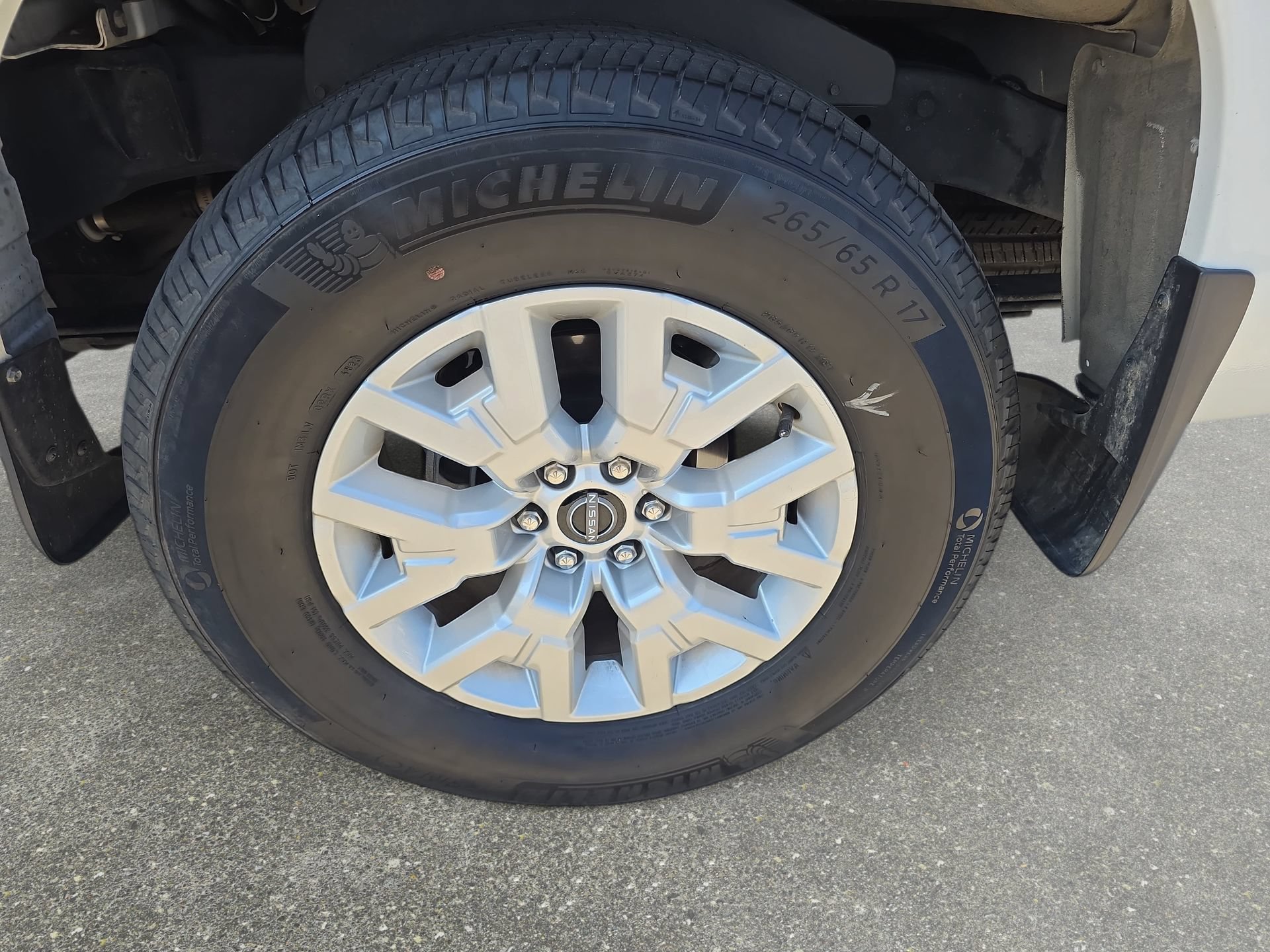 Used 2024 Nissan Frontier SV w/ SV Convenience Package RWD image 30