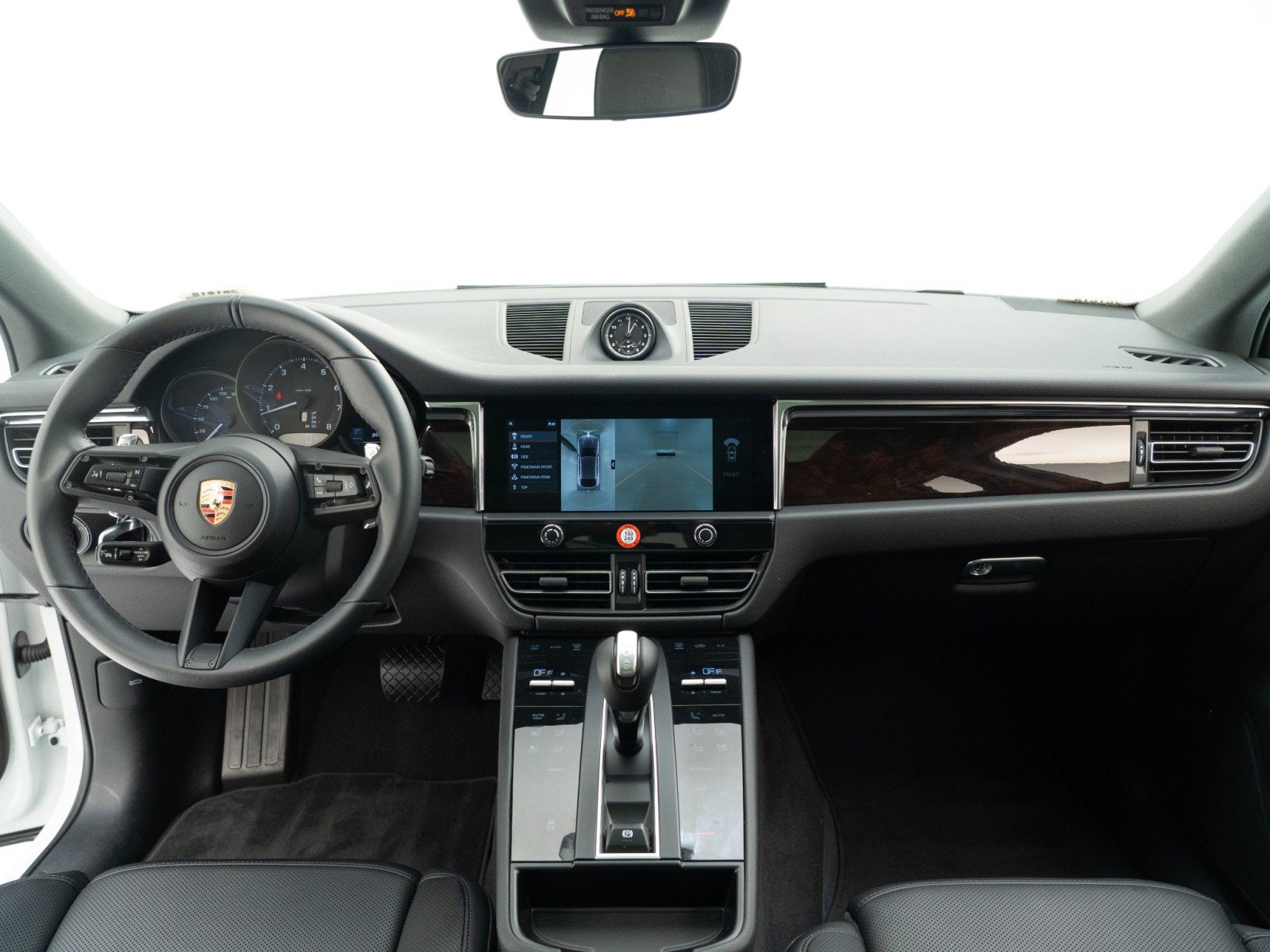 Certified 2025 Porsche Macan AWD/4WD image 29
