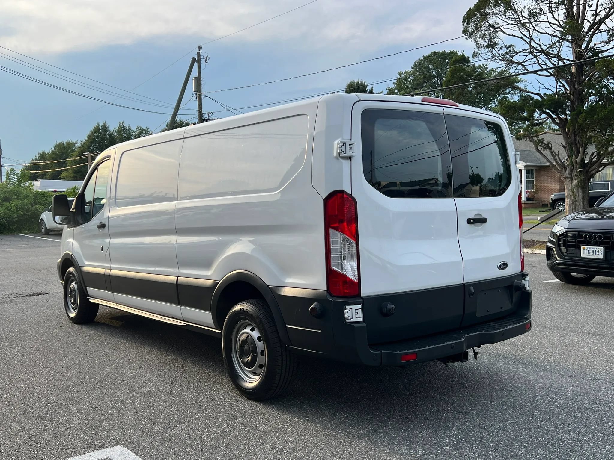 Used 2018 Ford Transit 250 148 Low Roof RWD image 5