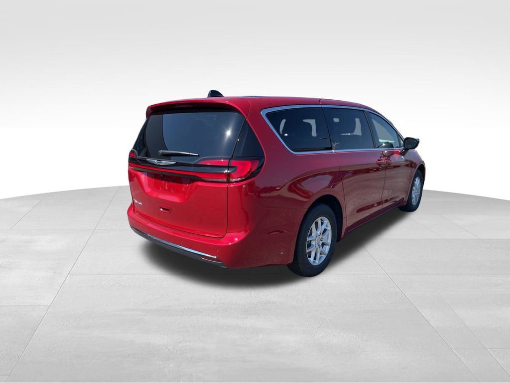 New 2026 Chrysler Pacifica Select image 8