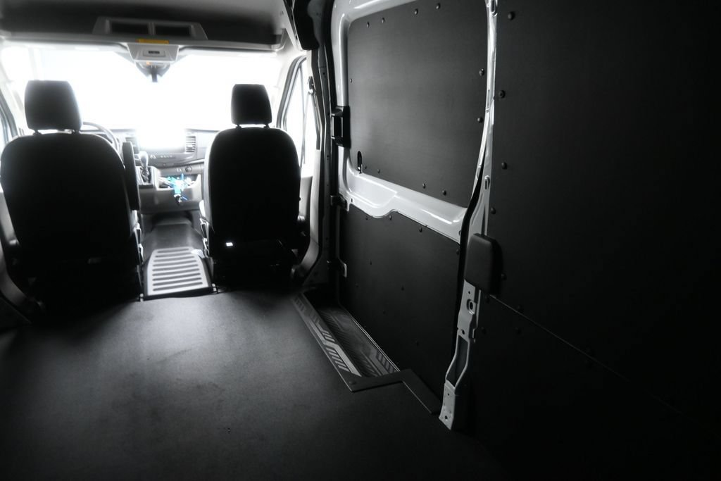 New 2026 Ford Transit 250 148 Medium Roof w/ Load Area Protection Package RWD image 33