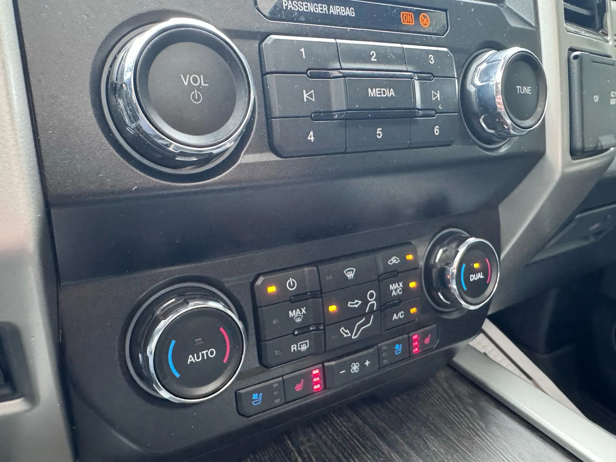 Used 2021 Ford F250 Lariat AWD/4WD image 40