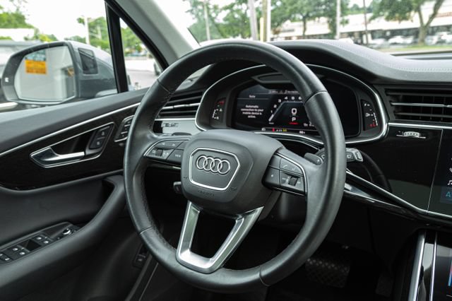 Used 2023 Audi Q7 2.0T Premium w/ Convenience Package AWD/4WD image 17