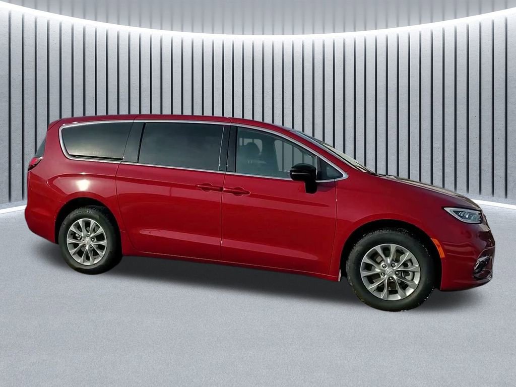 New 2026 Chrysler Pacifica Select image 5