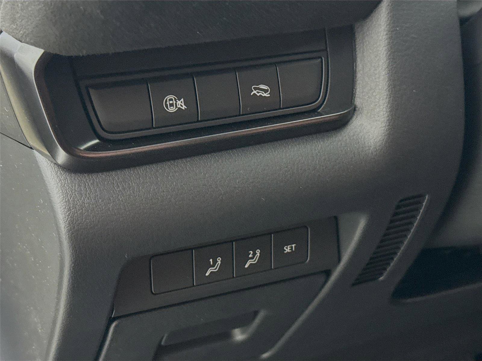 New 2025 MAZDA CX-30 Carbon image 15