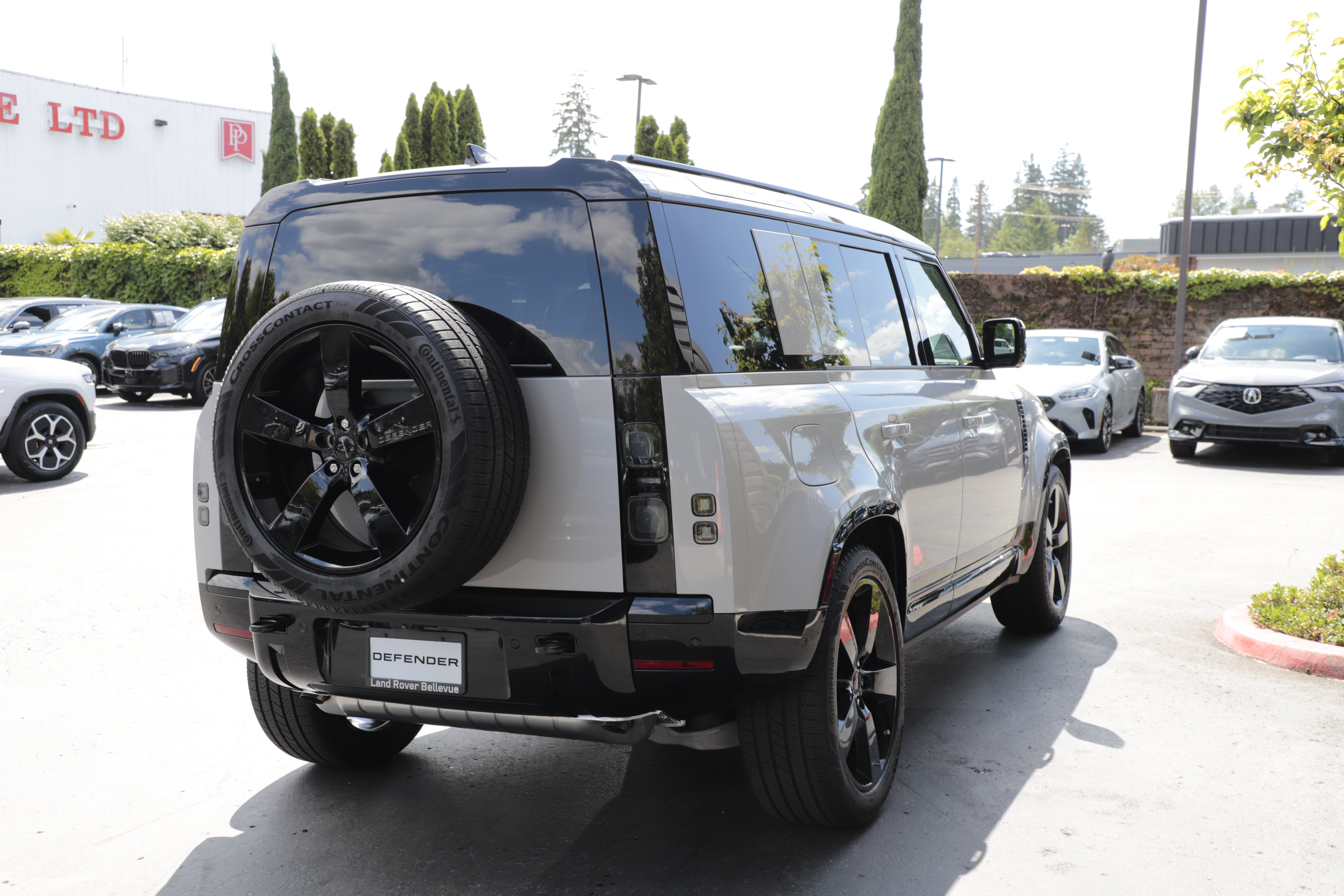 New 2026 Land Rover Defender 110 X-Dynamic SE AWD/4WD image 10