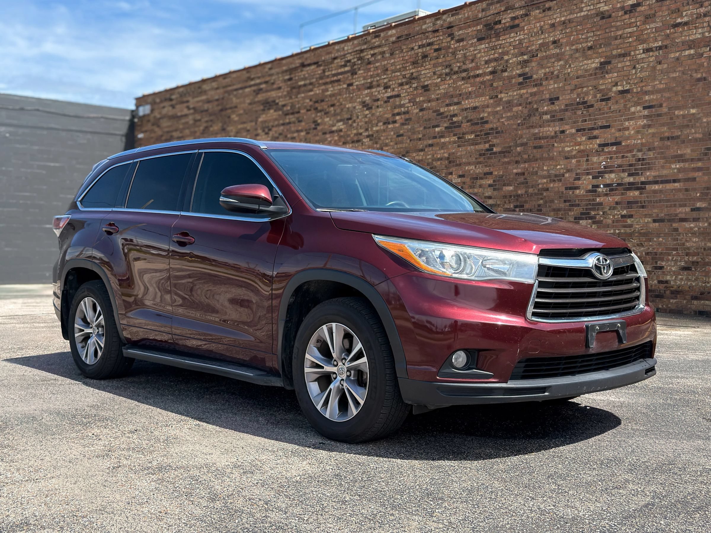 Used 2015 Toyota Highlander XLE FWD image 1