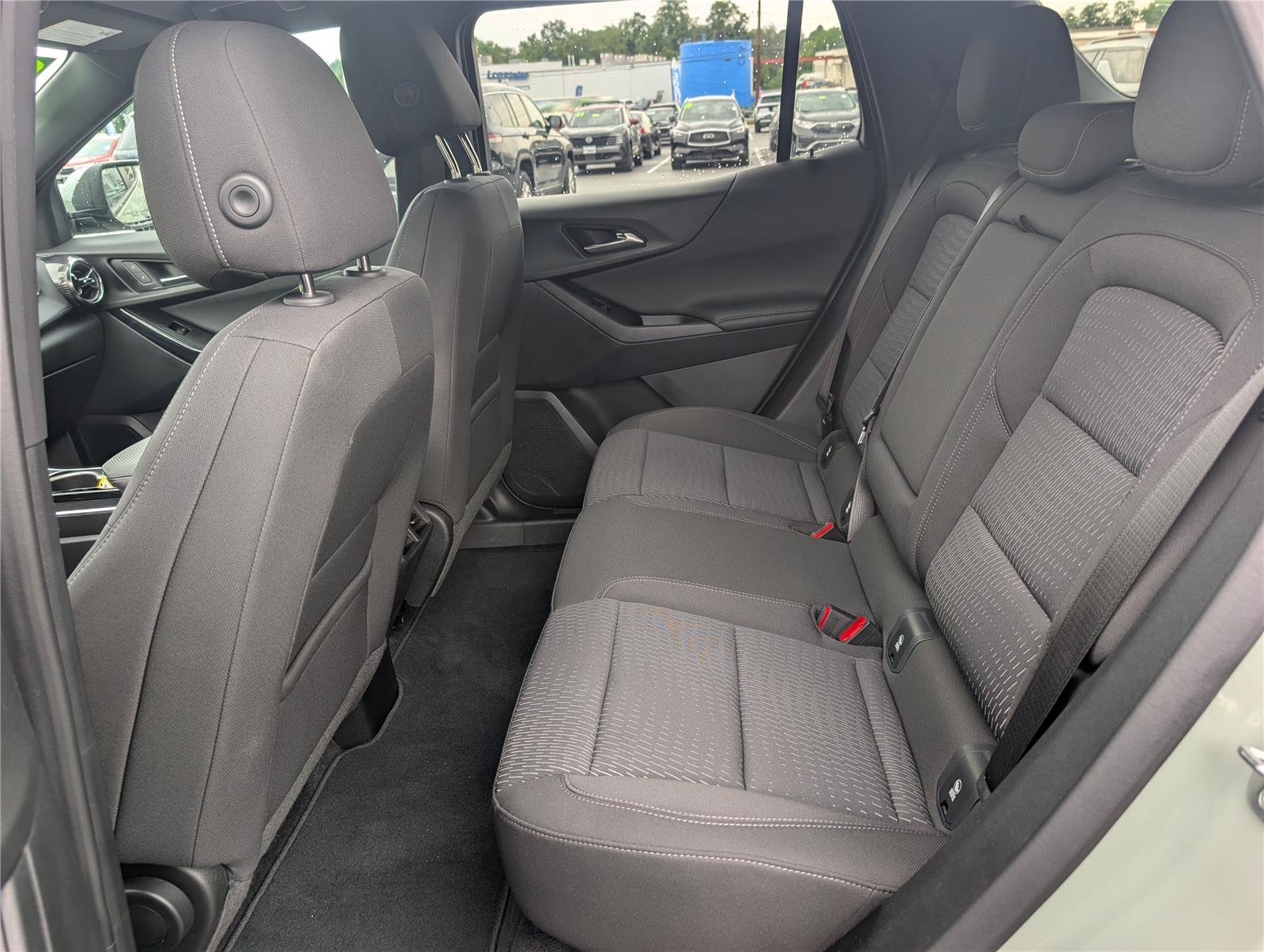 Used 2025 Chevrolet Equinox LT FWD image 13