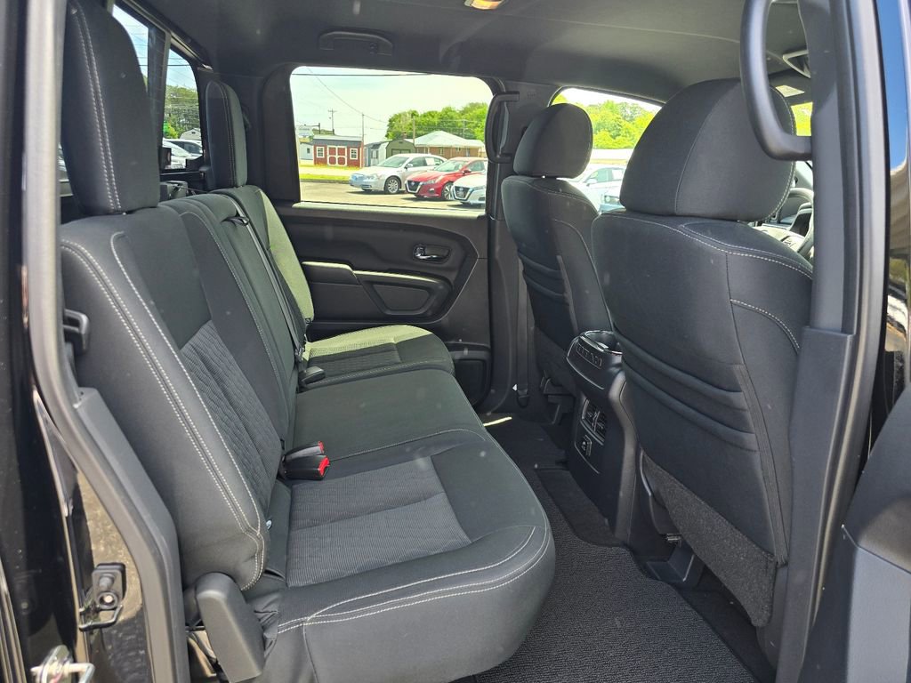 Used 2018 Nissan Titan SV w/ SV Convenience Package AWD/4WD image 11