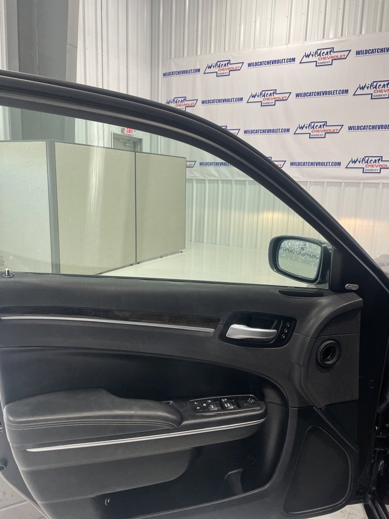 Used 2017 Chrysler 300 C image 20