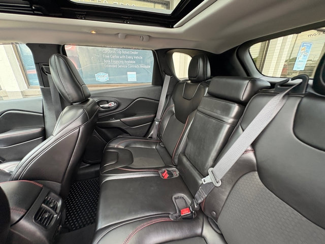 Used 2019 Jeep Cherokee Trailhawk w/ Comfort/Convenience Group AWD/4WD image 17