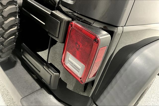 Used 2016 Jeep Wrangler Unlimited Rubicon w/ Dual Top Group AWD/4WD image 23