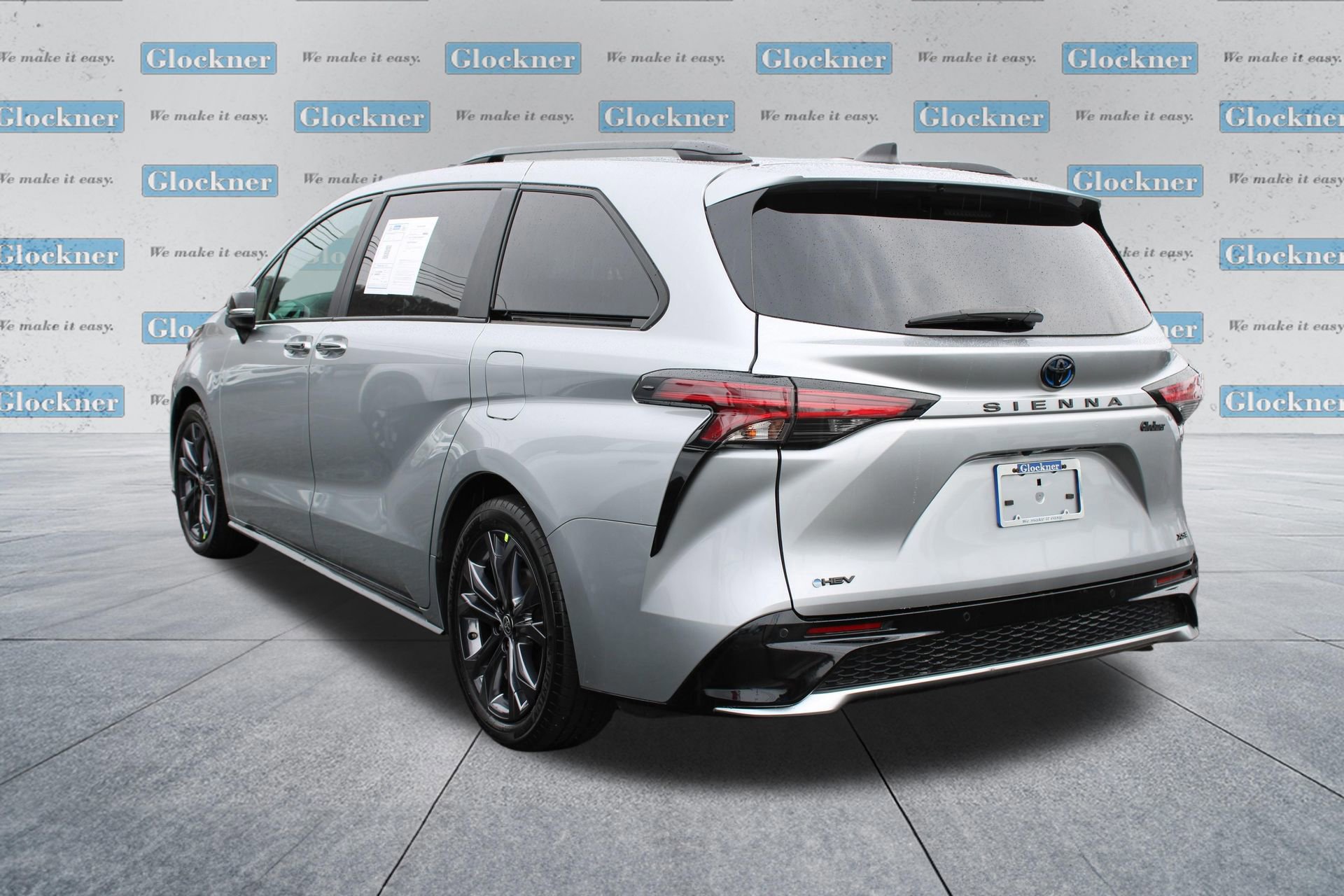 Used 2025 Toyota Sienna XSE w/ XSE Premium Package image 8