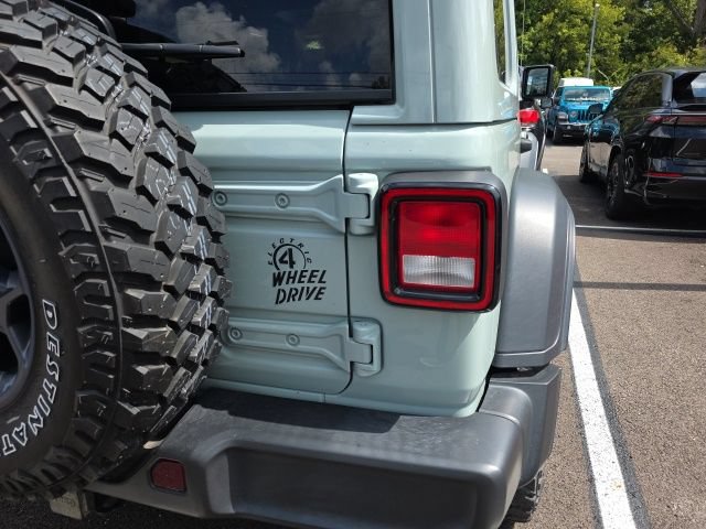 Used 2023 Jeep Wrangler Unlimited w/ Cold Weather Group AWD/4WD image 9