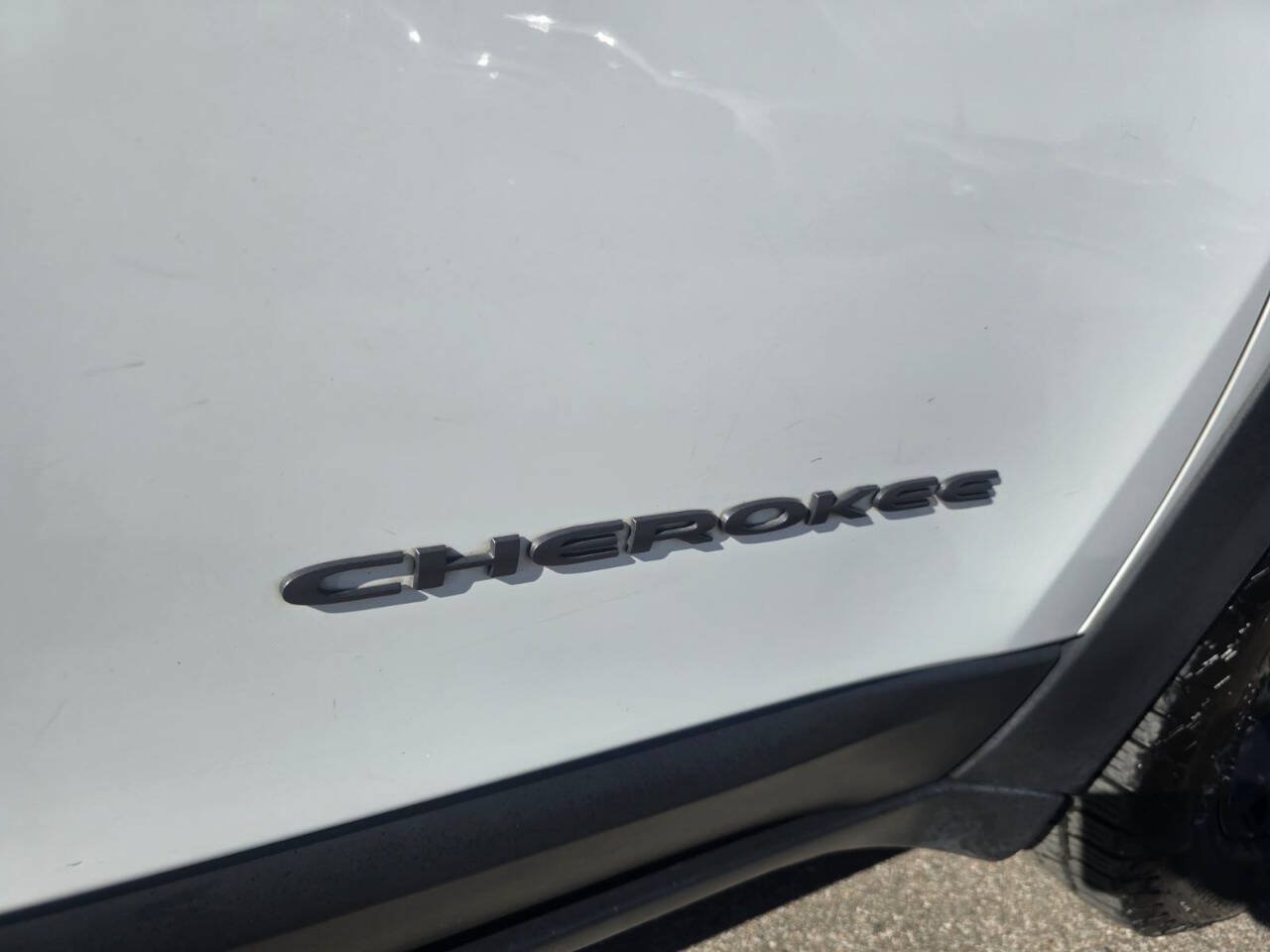 Used 2016 Jeep Cherokee Trailhawk w/ Comfort/Convenience Group AWD/4WD image 38