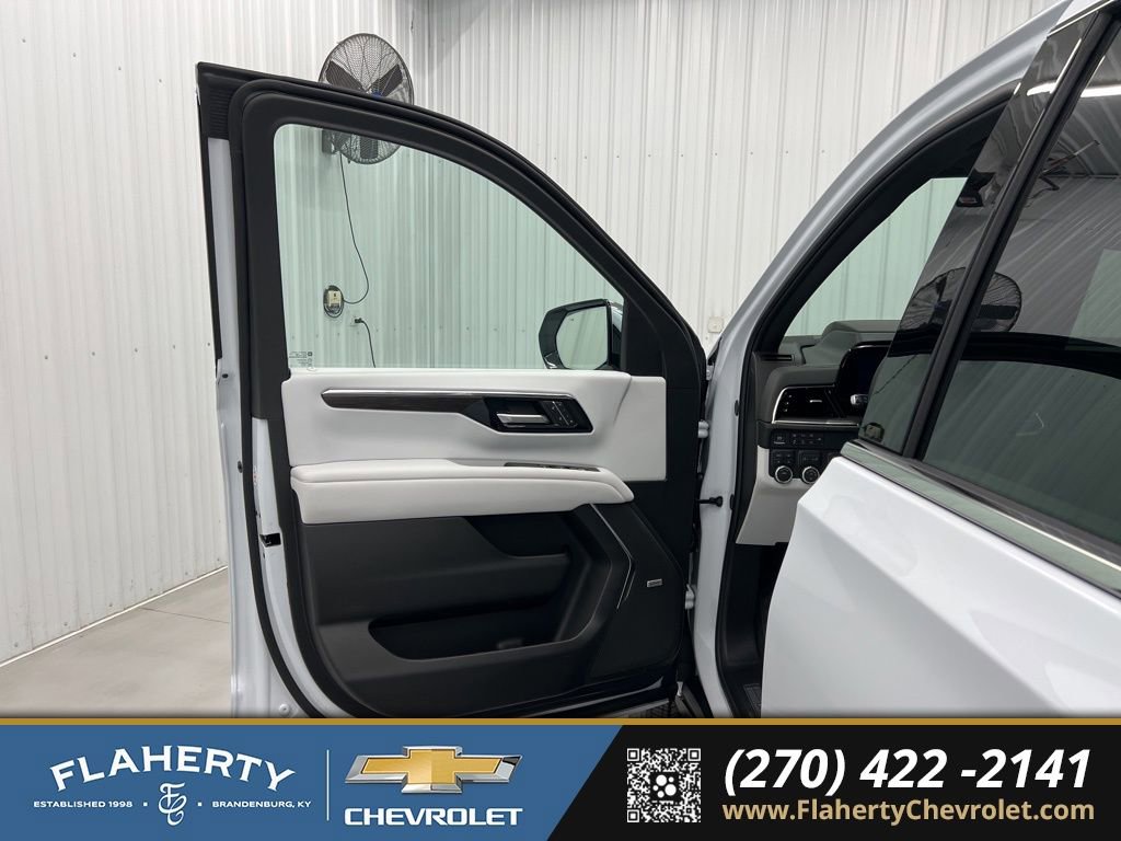 New 2026 Chevrolet Suburban Premier image 8