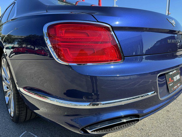 Used 2023 Bentley Flying Spur W12 image 20