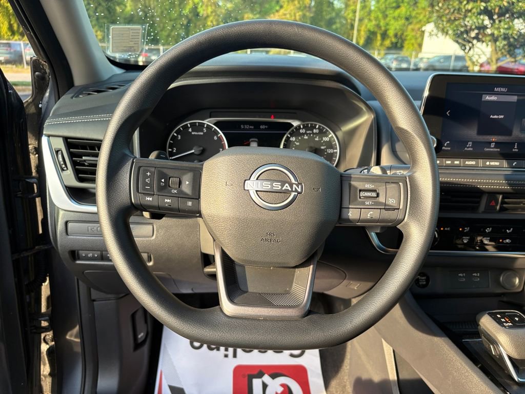 Used 2025 Nissan Rogue S image 15