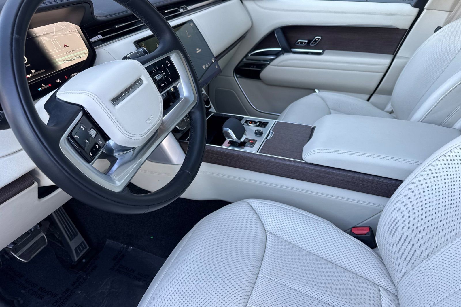 Certified 2023 Land Rover Range Rover Long Wheelbase SE AWD/4WD image 9