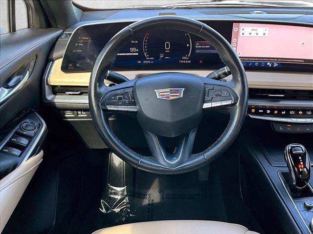 Used 2024 Cadillac XT4 Luxury w/ Cold Weather Package image 7