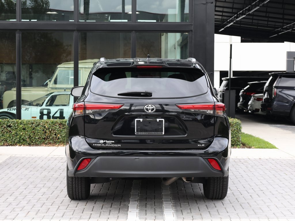 Used 2023 Toyota Highlander XLE image 6