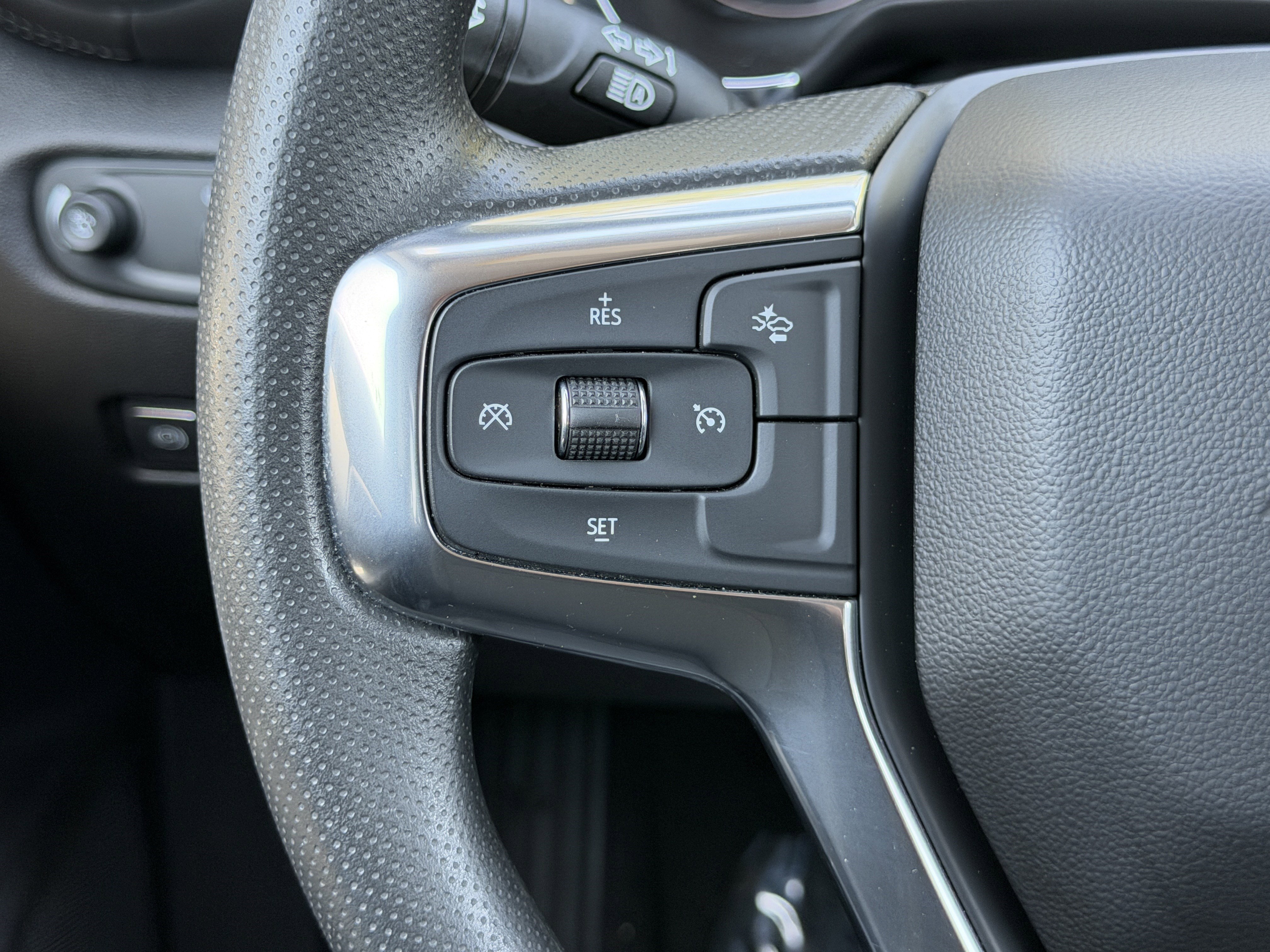 Used 2024 Chevrolet Blazer LT w/ Convenience Package FWD image 31