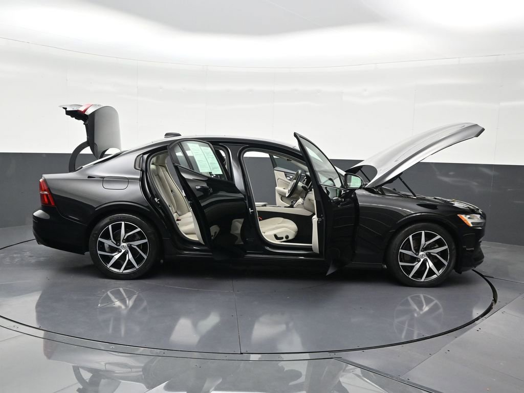 Used 2019 Volvo S60 T5 Momentum w/ Premium Package image 32