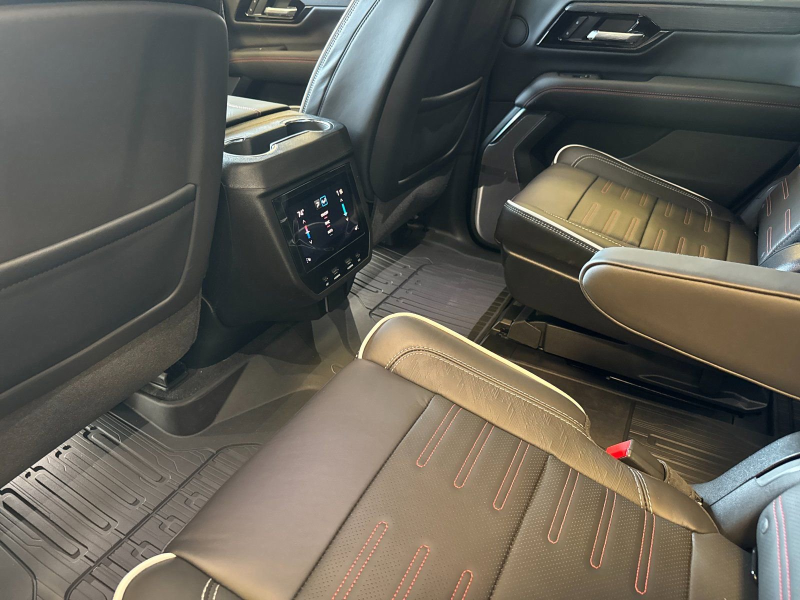 New 2026 GMC Yukon AT4 Ultimate AWD/4WD image 12